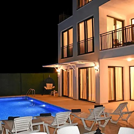 Villa Myra デムレ