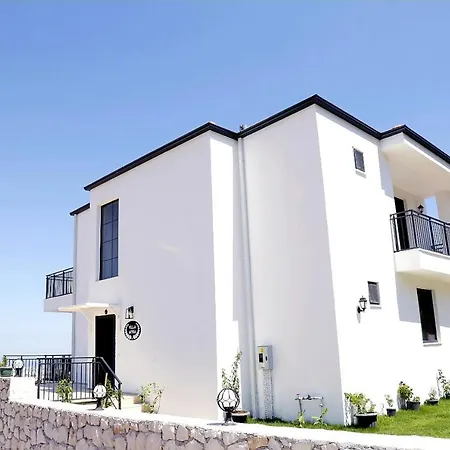 ヴィラ Villa Myra デムレ