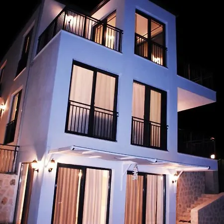 Villa Myra ヴィラ *